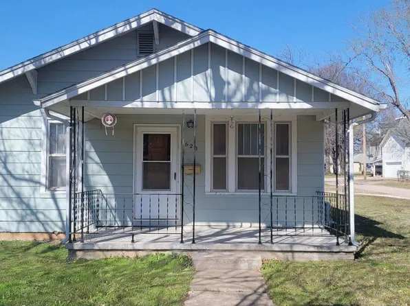 620 E 17th Ave, Winfield, KS 67156