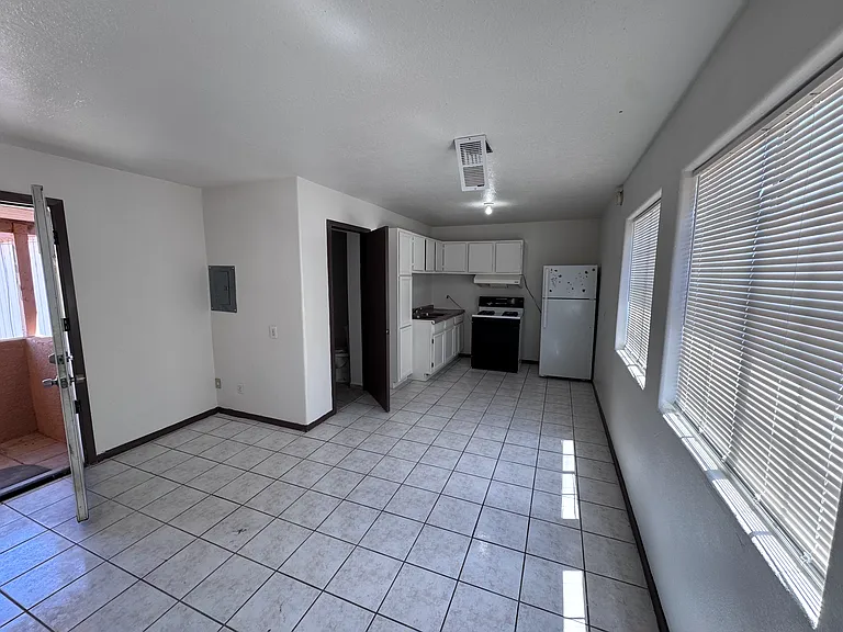 240 Wheeler Ave SE #B — Photo 2
