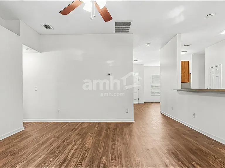 10008 Lancashire Dr — Photo 7