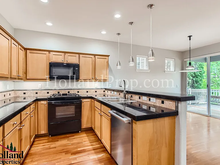 10823 SW Celeste Ln — Photo 6