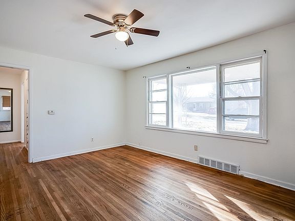 5th image of 208 S Stearns Ave
