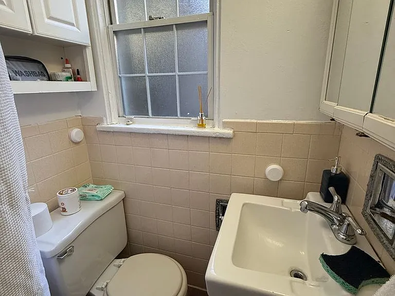 2824 Clermont Ave — Photo 6