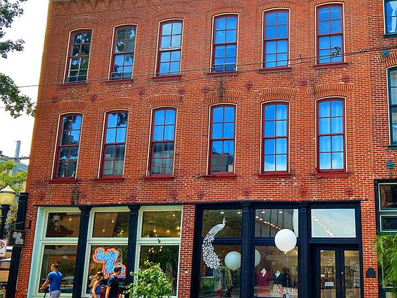 5th image of 309 Delaware St #302