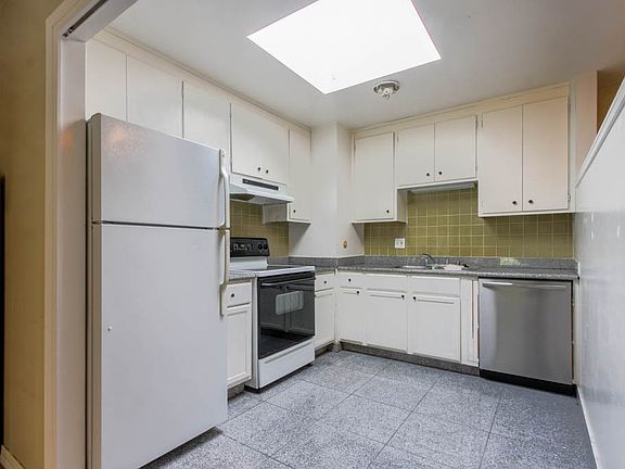 2nd image of 653 Arguello Blvd #4A