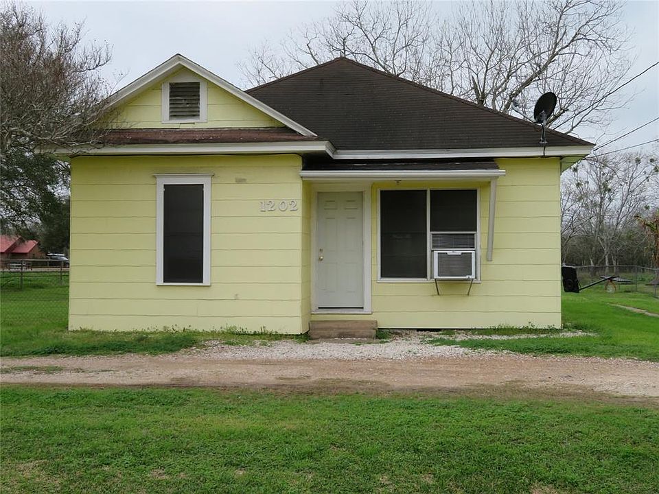 1st image of 1202 S Mechanic St