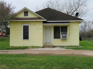 1202 S Mechanic St, El Campo, TX 77437