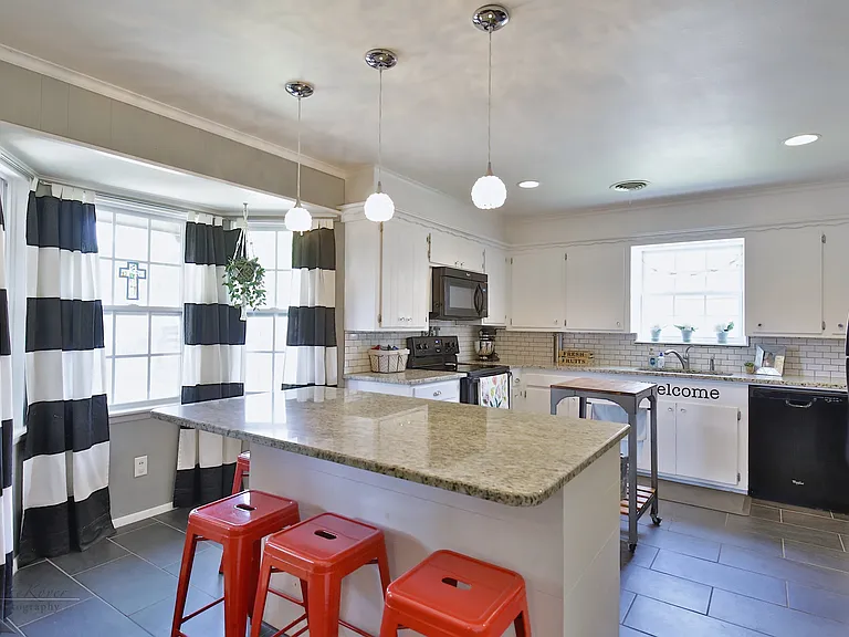 2132 Sylvan Dr — Photo 10