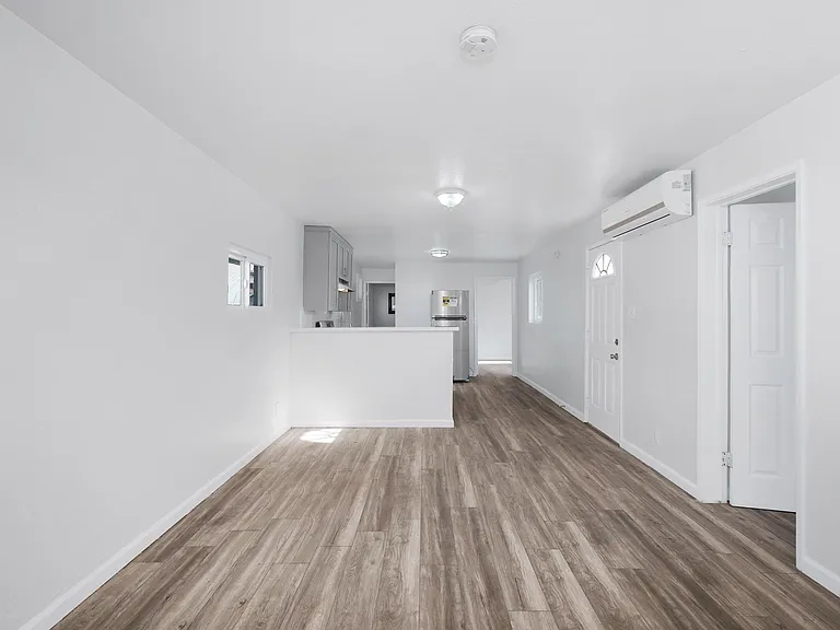 3087 Inez St — Photo 4