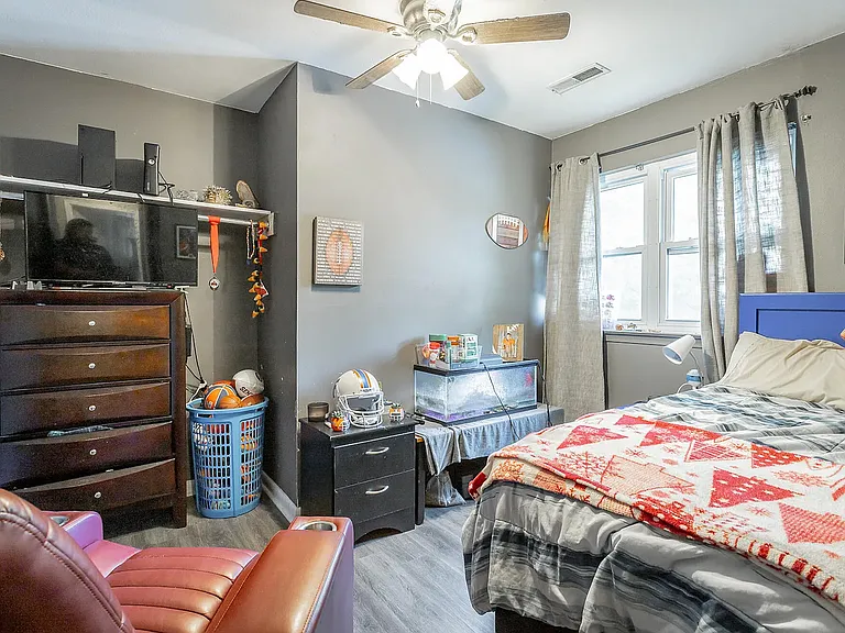 3660 Phelps St — Photo 9
