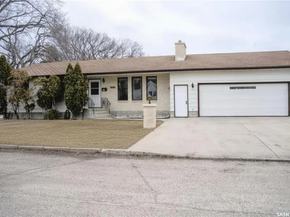 802 7th STREET E, Saskatoon, SK S7H 0Y4