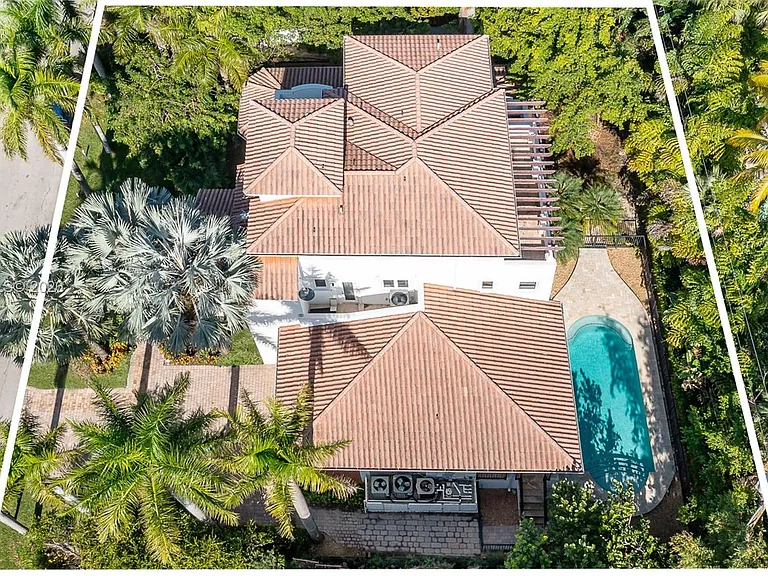 541 S Mashta Dr — Photo 2