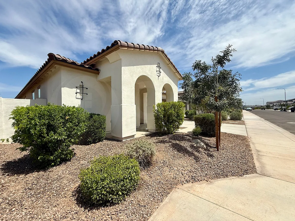 4 bed, 3.0 bath, 2189 sqft, $2,599 — Photo 3