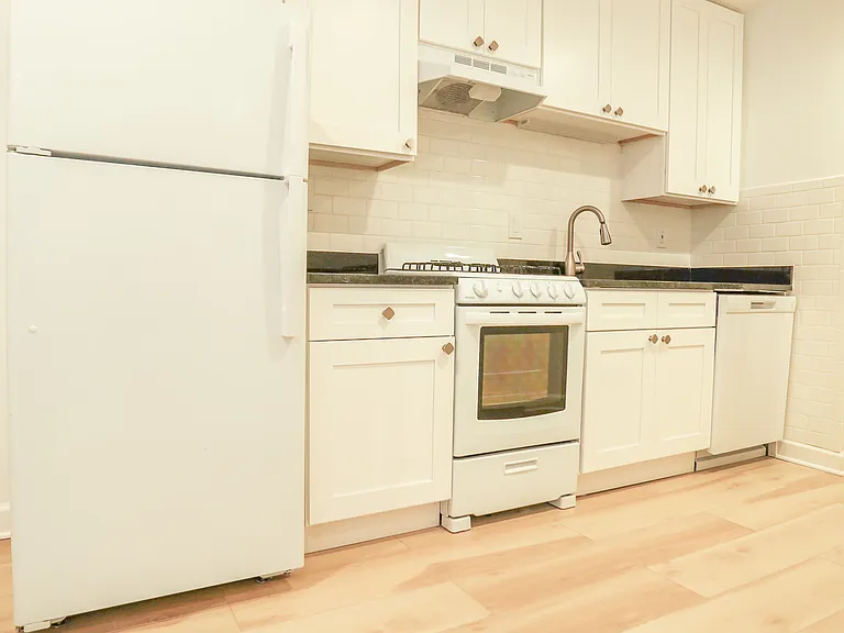 1808 N Clark St #G — Photo 4