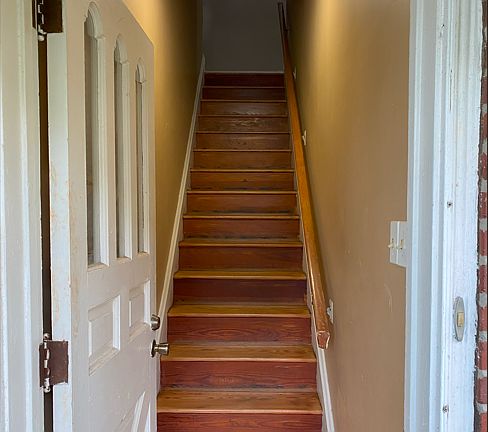 2nd image of 207 N Richmond St #2
