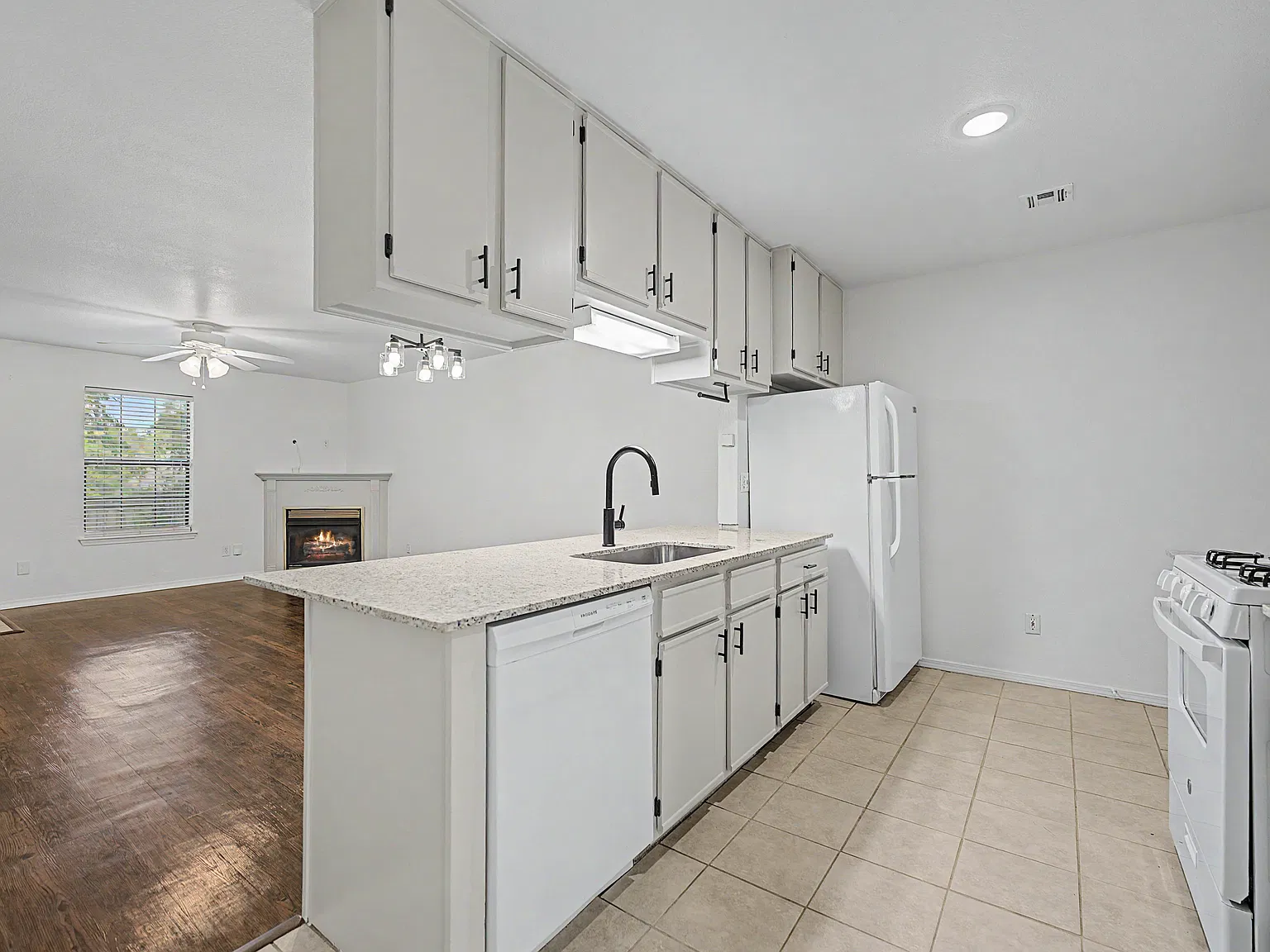 3 bed, 1326 sqft, $1,600 — Photo 3