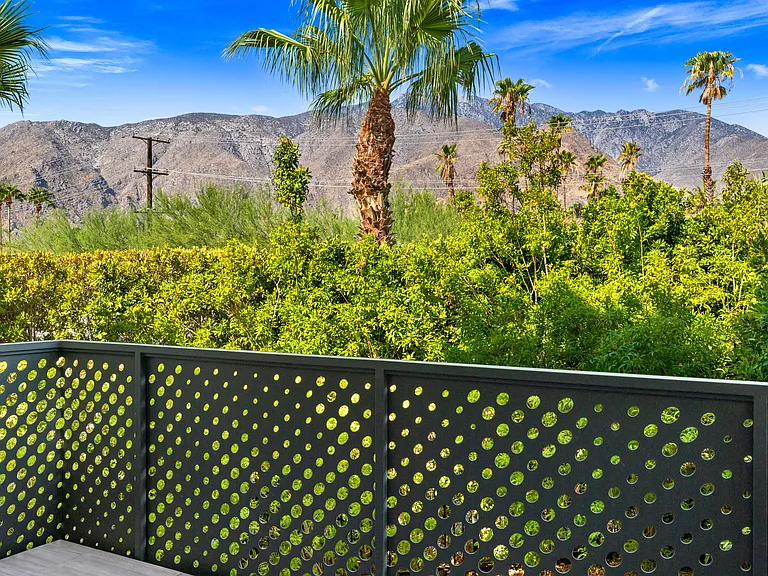 110 The Riv — Photo 12