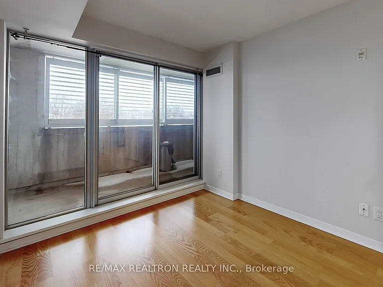 1050 The Queensway #217 — Photo 32