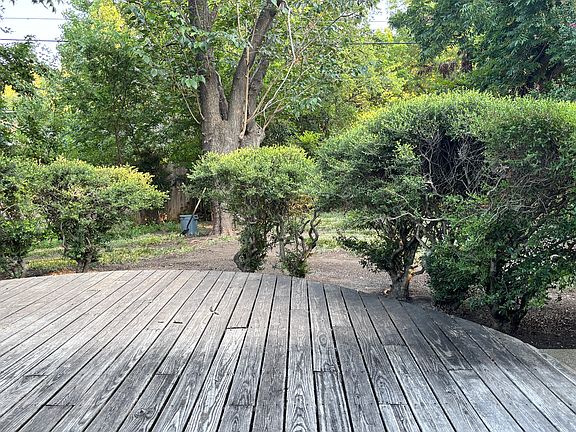 5th image of 916 Sequoia Dr