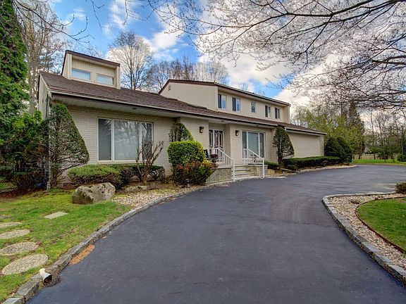 2nd image of 2 Woodland Ct