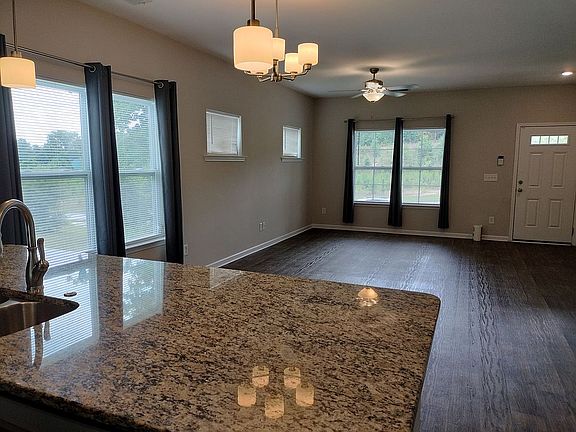 Living, dining, kitchen comb