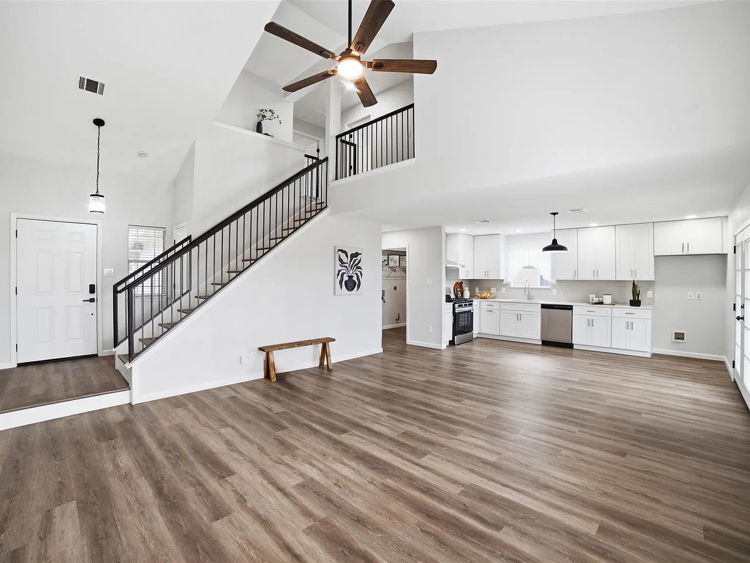 3 bed, 2.5 bath, 1526 sqft, $2,200 — Photo 3