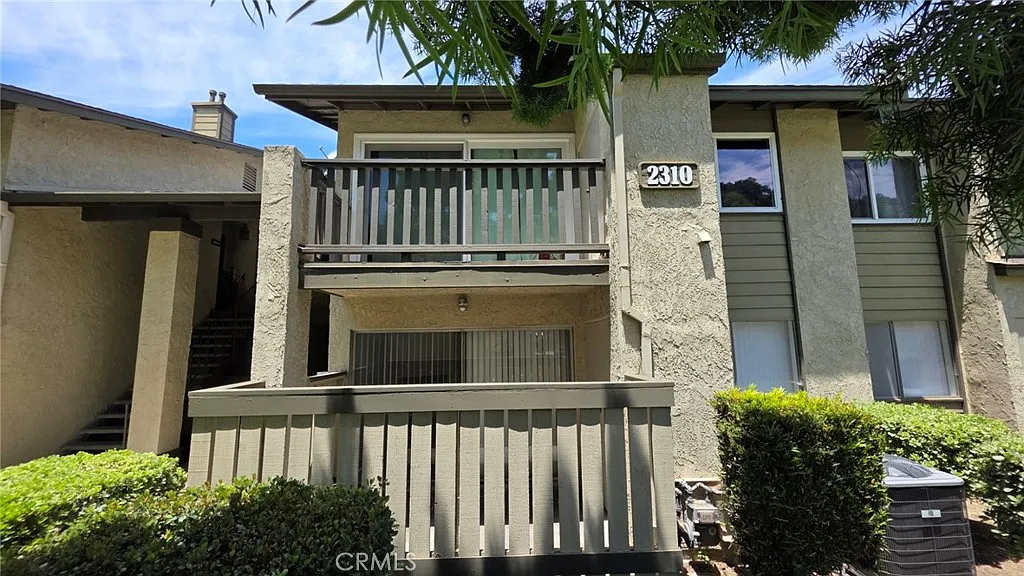 2 bed, 916 sqft, $2,900 — Photo 2