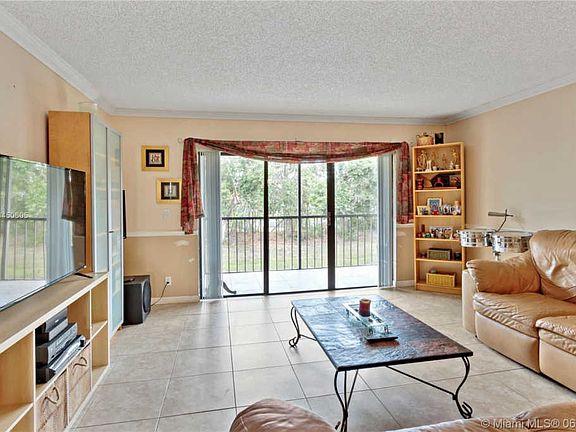 4th image of 215 Lakeview Dr APT 206