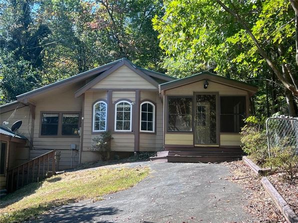 45 Acorn Trl, Cleveland, GA 30528