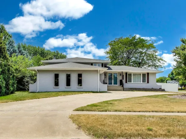 1110 Bluebird Ln, Munster, IN 46321