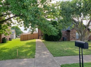 2821 Shady Grove Dr, Bedford, TX 76021