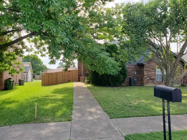 2821 Shady Grove Dr, Bedford, TX 76021