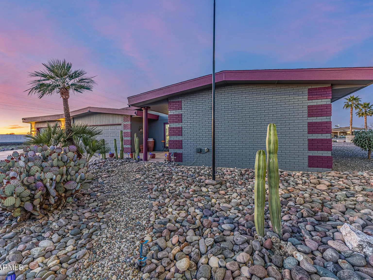 3 bed, 3.0 bath, 2498 sqft, $2,500 — Photo 2