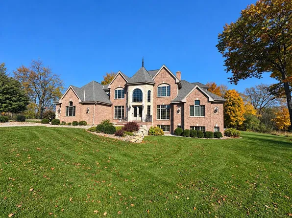 574 Lac La Belle DRIVE, Oconomowoc, WI 53066