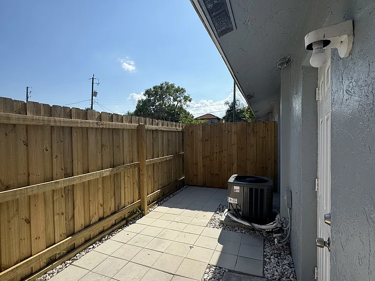 517 S F St — Photo 16