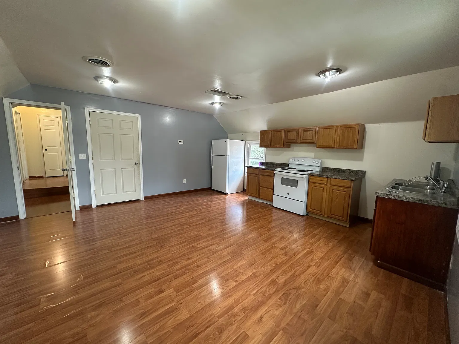 3 bed, 1500 sqft, $1,500 — Photo 1
