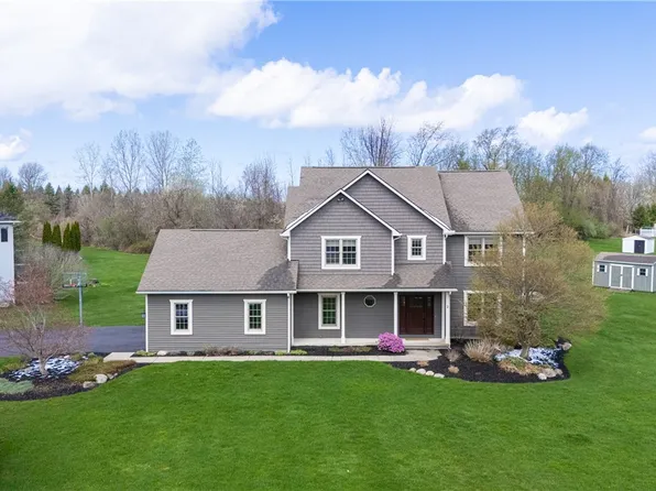 2 Dangelo Dr, Webster, NY 14580