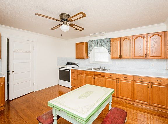 5th image of 131 Point Breeze Ln