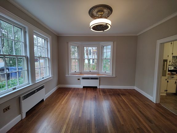 Striking classic dining room