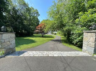 42 Taagan Point Rd, Danbury, CT 06811