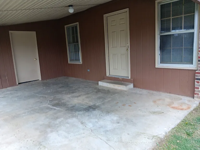1151 Lawrence Rd — Photo 3
