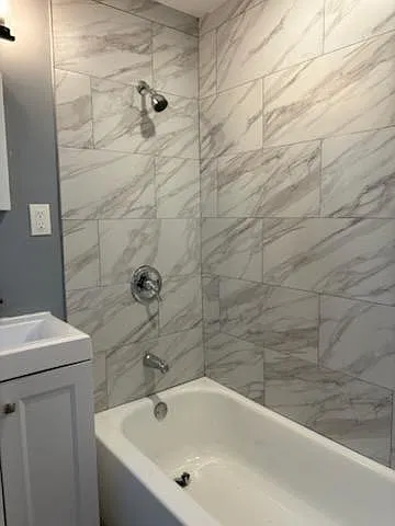 39 2nd Ave Apt 17 - 39 2Nd Ave Apt 16 — Photo 3