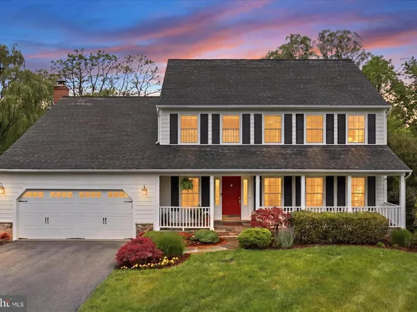 9833 Squaw Valley Dr, Vienna, VA 22182