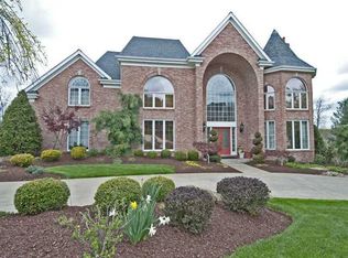 1517 Fox Chase Ln, Pittsburgh, PA 15241