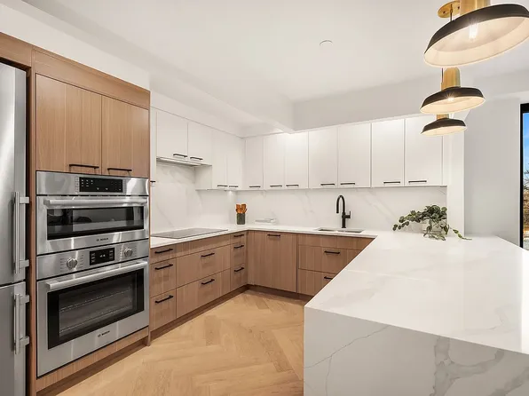 22-54 46th St #305, Astoria, NY 11105