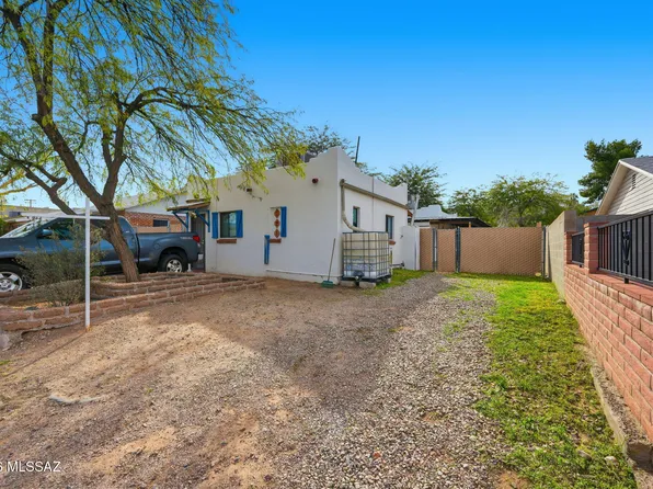121 W Birdman Dr, Tucson, AZ 85705