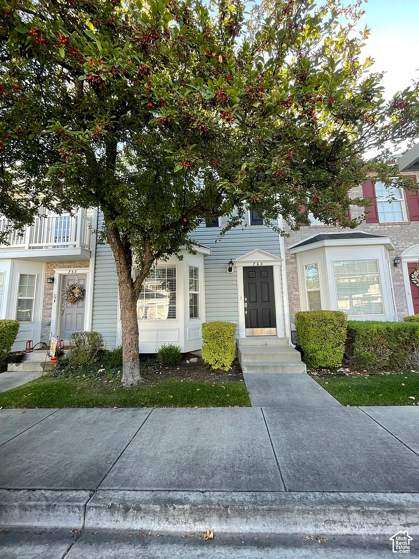 3 bed, 1301 sqft, $1,600 — Photo 1