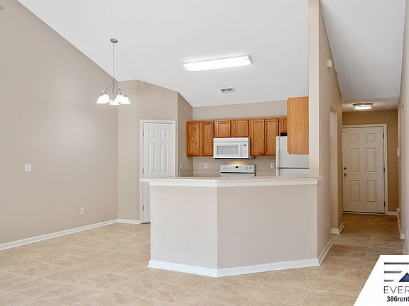 3rd image of 6A Rosecroft Ln