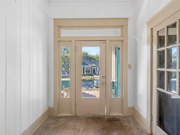 615 W Texas St, Denison, TX 75020