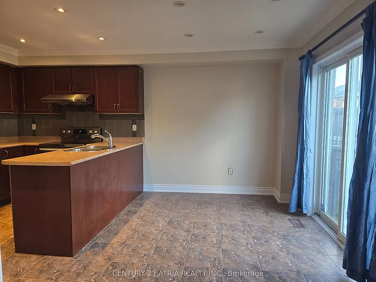 82 Red River Cres — Photo 8