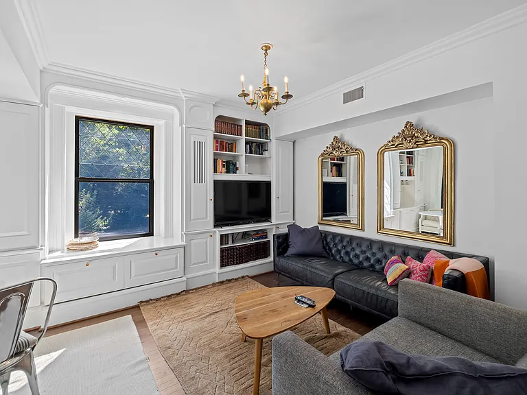 2329 Porter St NW — Photo 15